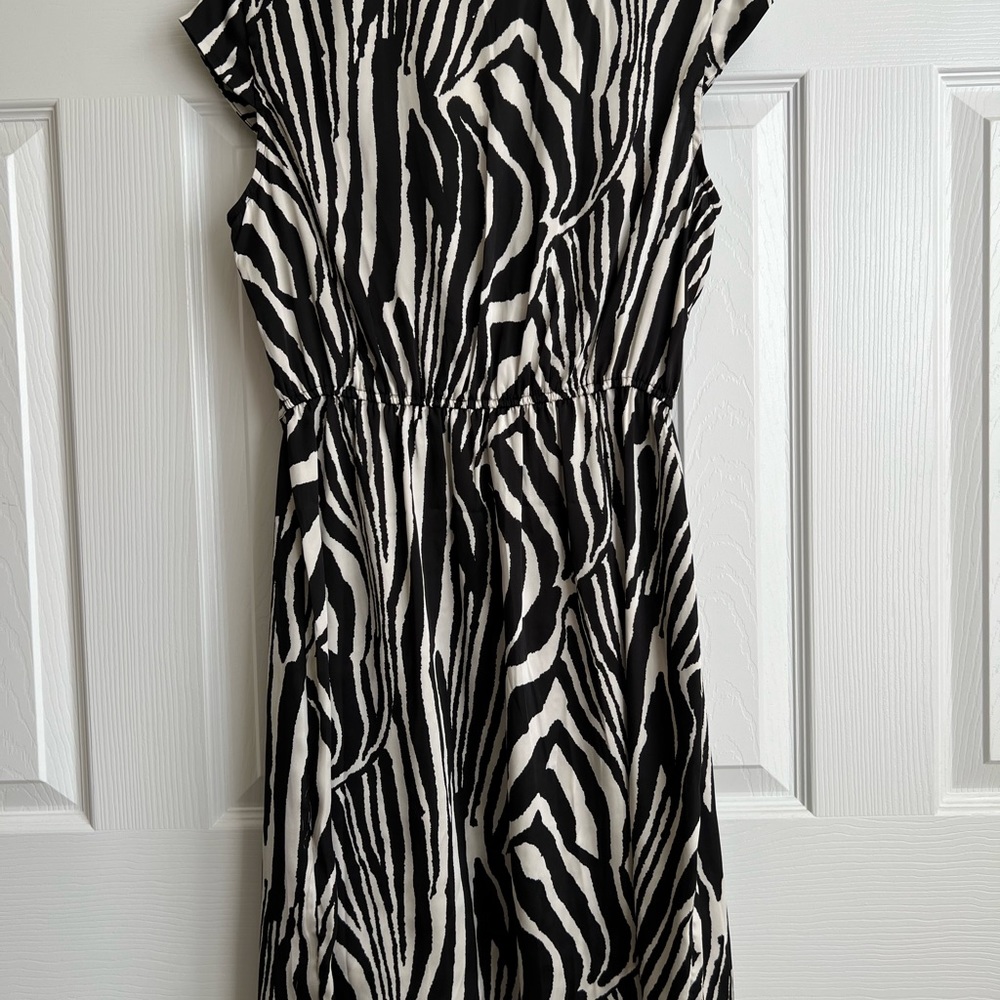 NWT womens H&M animal print zip front dress. Size 38 (8/M)